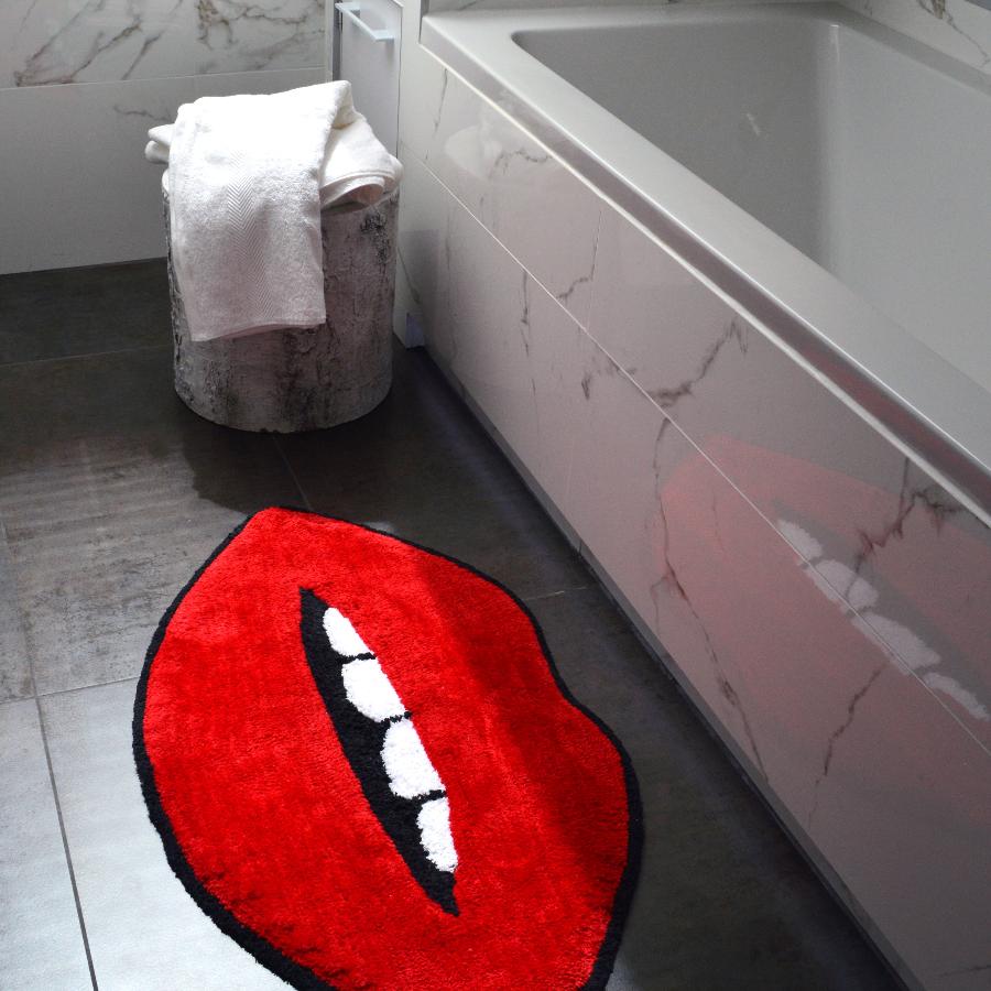 Badematte Lippenform – Auffälliger Farbtupfer für Ihr Badezimmer 3