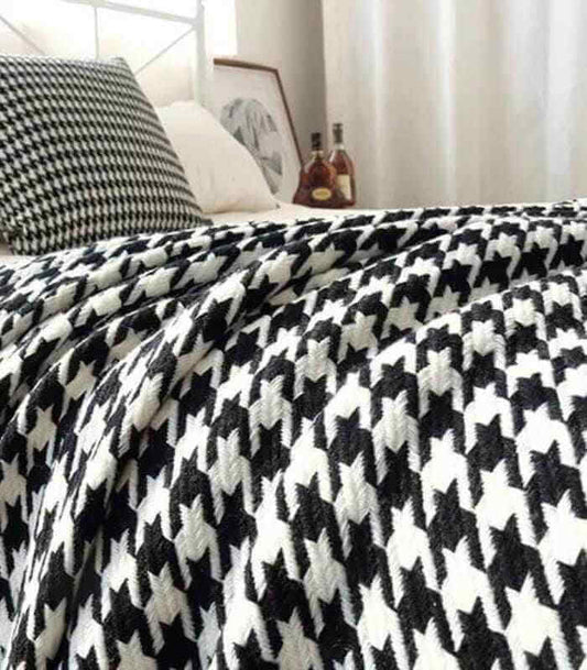 **Étoile Noir Wurfdecke – Zeitlose Eleganz für Ihr Zuhause** 1