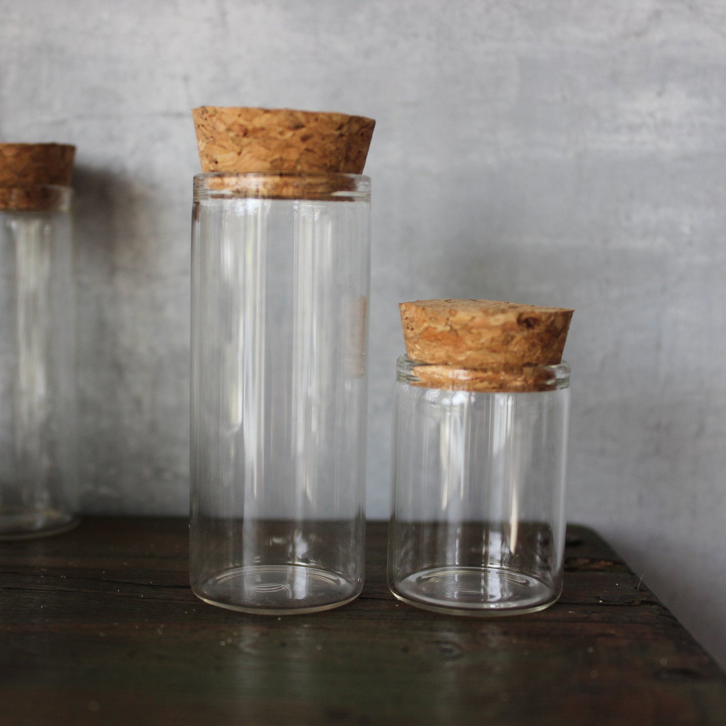 Kleine Glasflasche Mit Korkstopfen – Stilvolle Präsentation Für Ihre Schätze 10