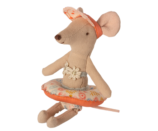 Kleine Maus Schwimmende Röhre – Fantasievolles Spielen Am Strand 1