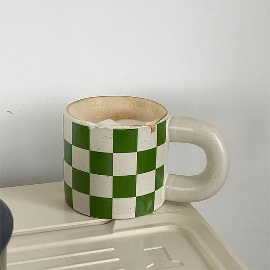 Retro-Keramikbecher Grün Schachbrettmuster – Einzigartiger Stil für Jeden Tag 4