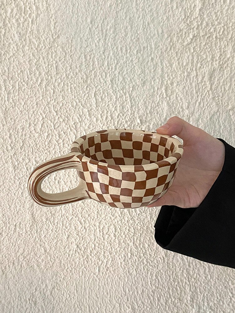 <strong>Keramik-Lattebecher Schachbrettmuster</strong> – Stilvolles Design für Kaffeeliebhaber 5