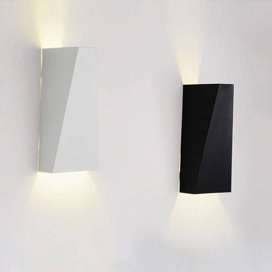 <strong>Kubische LED-Design-Wandleuchte Schwarz oder Weiß</strong> – <strong>Moderne Eleganz für Ihr Zuhause</strong> 1