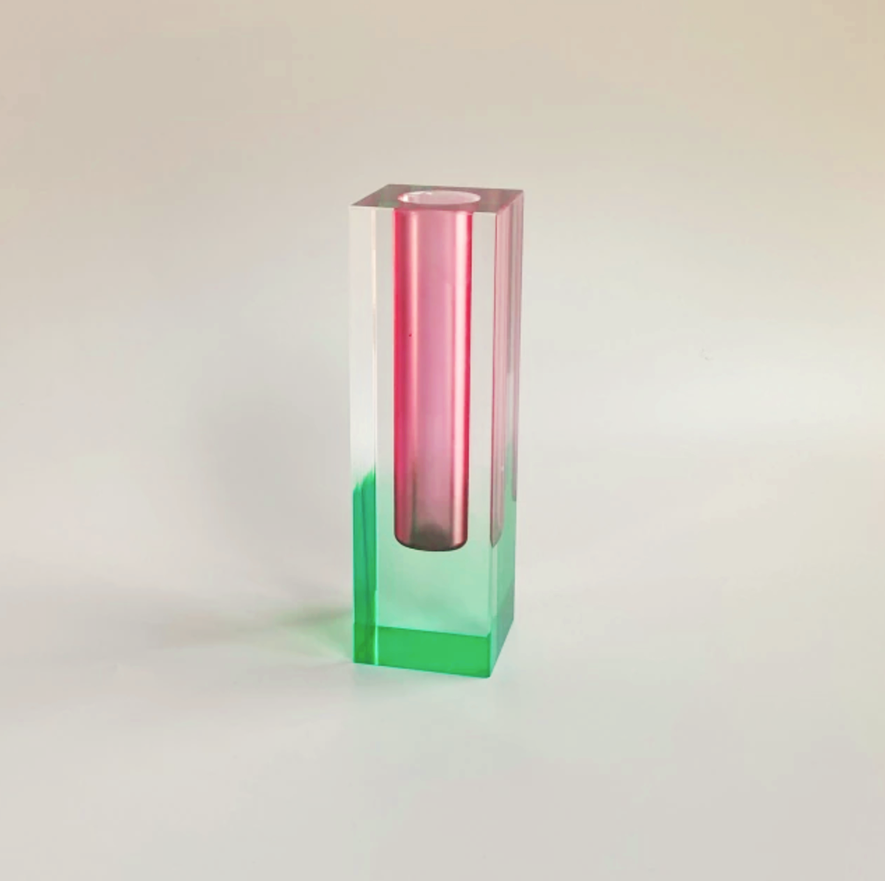 <strong>Moderne Prisma-Acrylvase</strong> – Stilvolle Akzentuierung für Ihr Zuhause 19
