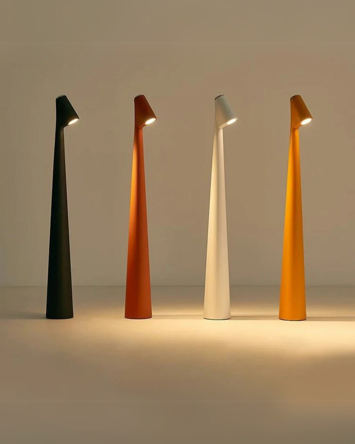 Schlanke Tischlampe Schrägschirm - Stilvolles Licht