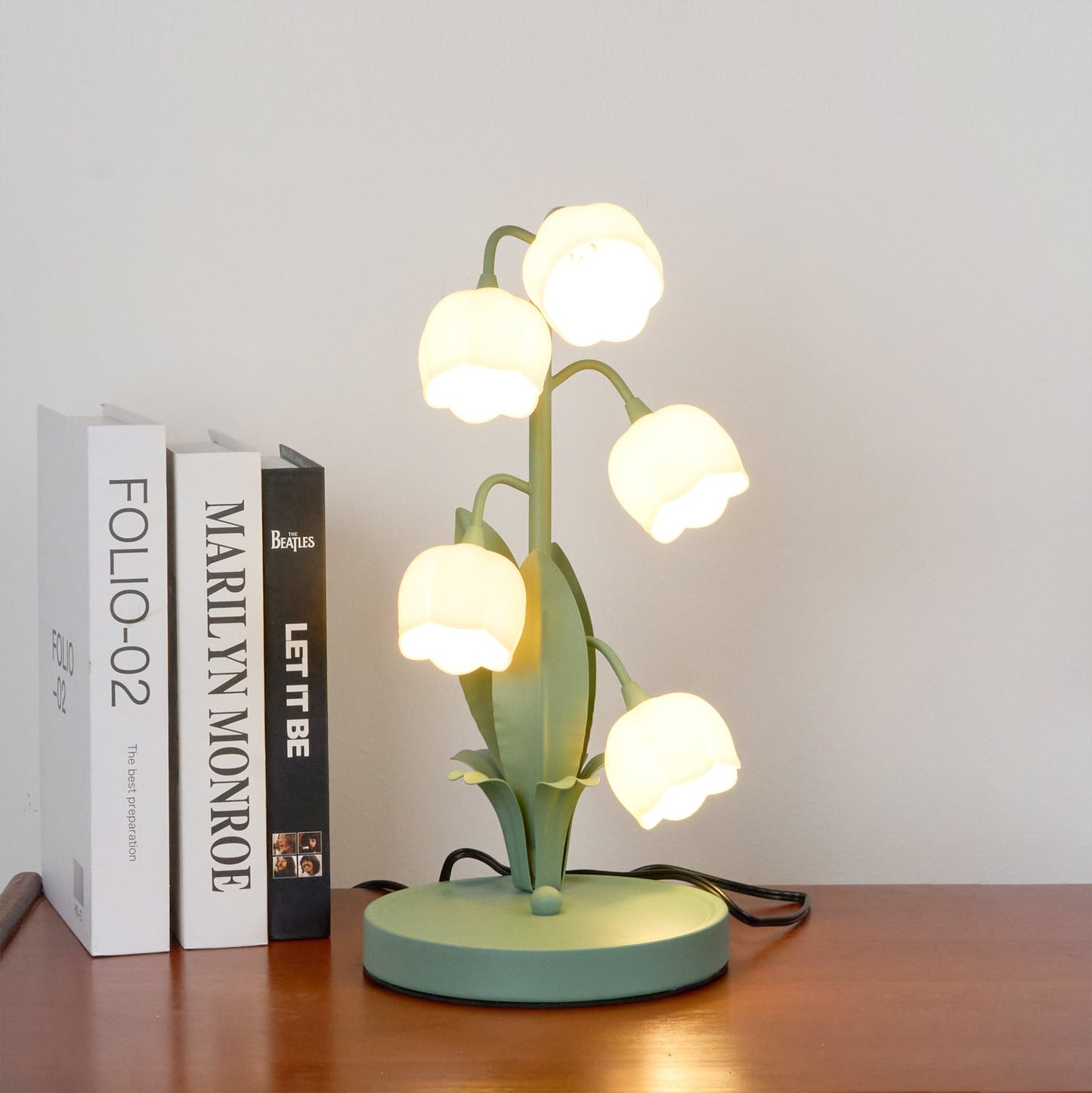 **Bell Orchid Tischlampe – Elegantes Design mit Farbakzenten** 6
