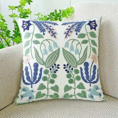 Bloom & Thrive Kissenbezüge – Handgestickte Blumenmuster für Einladende Wohnräume 10