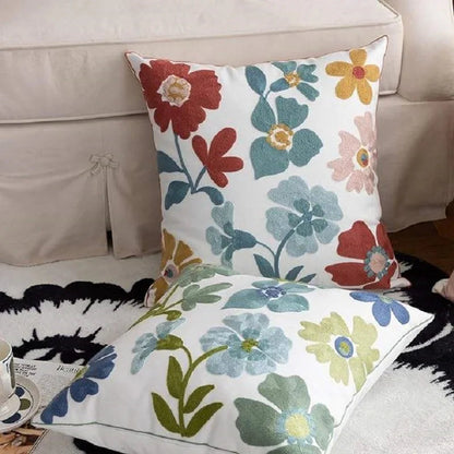 Bloom & Thrive Kissenbezüge – Handgestickte Blumenmuster für Einladende Wohnräume 2