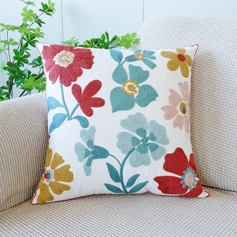 Bloom & Thrive Kissenbezüge – Handgestickte Blumenmuster für Einladende Wohnräume 4