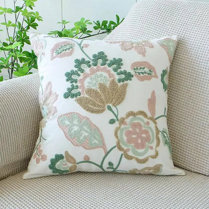 Bloom & Thrive Kissenbezüge – Handgestickte Blumenmuster für Einladende Wohnräume 9