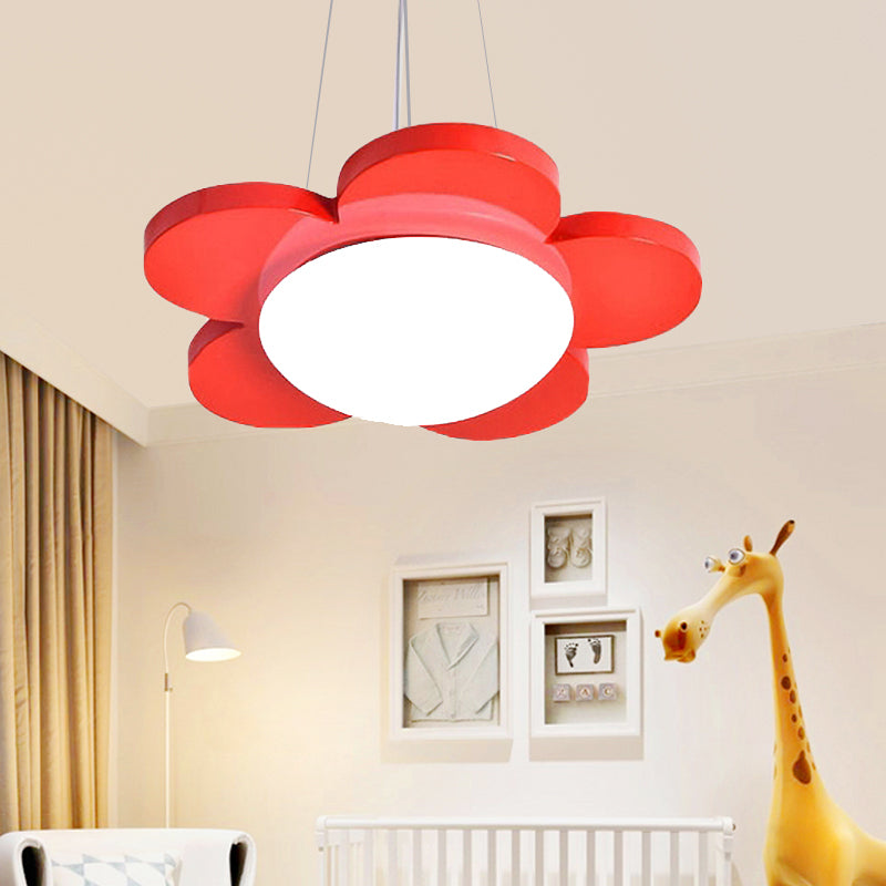 **Blumenförmige Hängeleuchte für Kinderzimmer – Farbenfrohe Lichtakzente** 3
