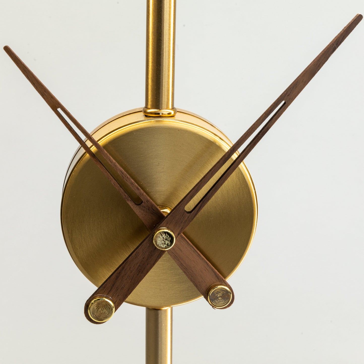 Chronos Kabellose Ladeuhr-Tischlampe – Elegante Beleuchtung Mit Praktischen Funktionen 5