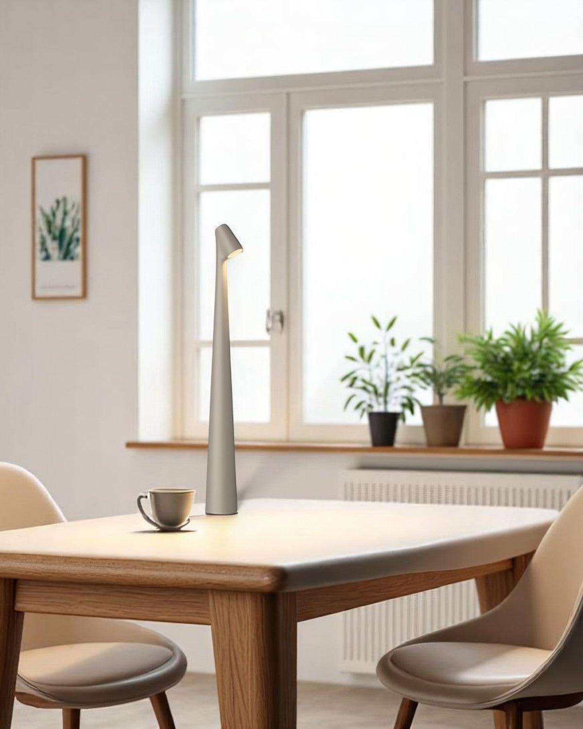 Schlanke Tischlampe Schrägschirm - Stilvolles Licht
