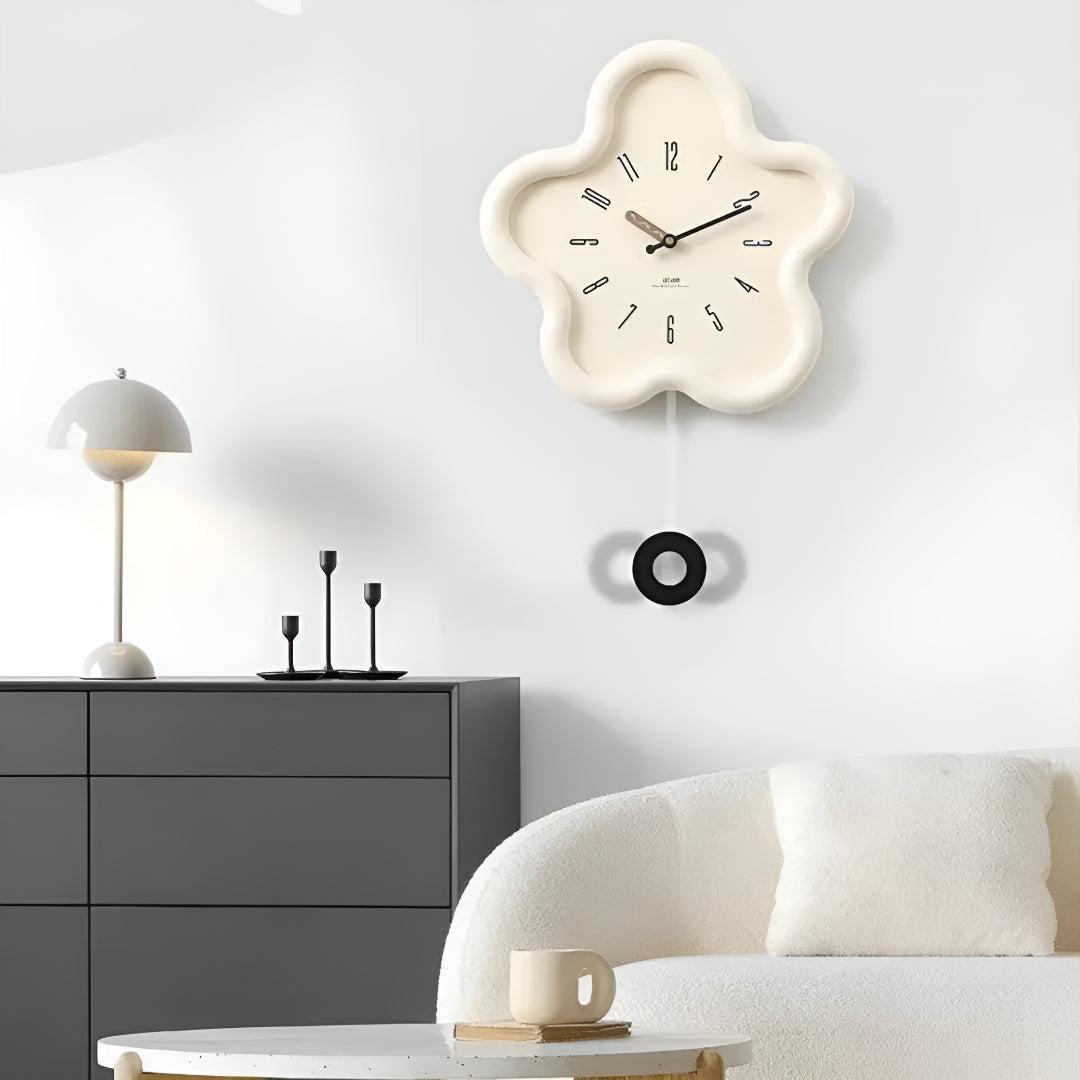 Dekorative Blumen-Wanduhr mit Pendel – Eleganter Zeitmesser für Ihr Zuhause 0
