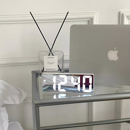 Digitaler LED-Spiegelwecker Mit Schlummerfunktion – Elegante Zeitansage Für Ihr Zuhause 1