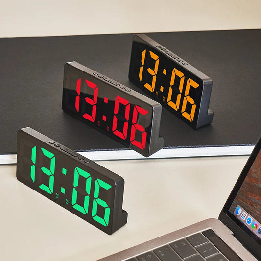 EINFACHE LED-UHR – Praktische Lösung für Müheloses Ablesen 1