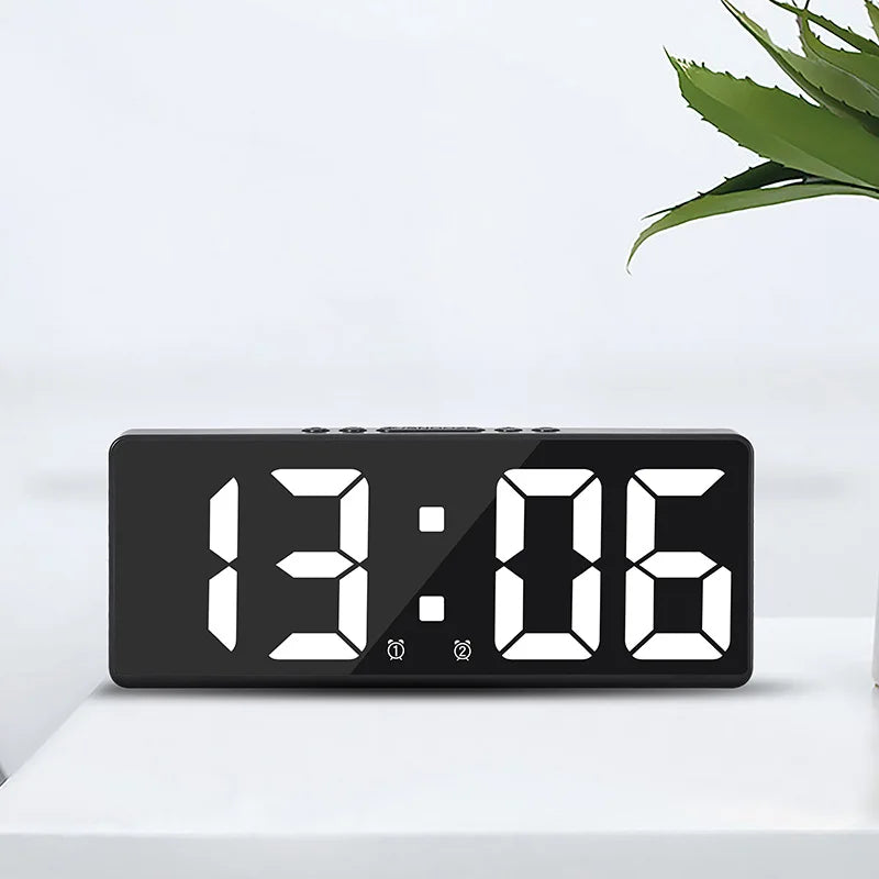 EINFACHE LED-UHR – Praktische Lösung für Müheloses Ablesen 3