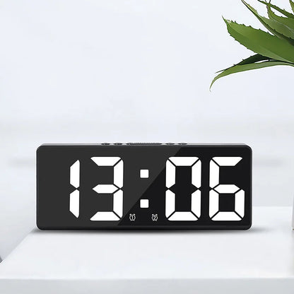 EINFACHE LED-UHR – Praktische Lösung für Müheloses Ablesen 3