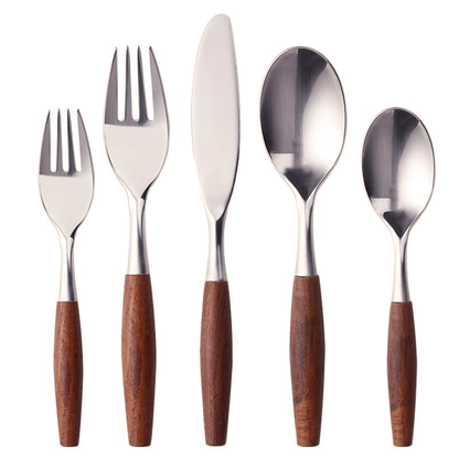 Elegantes Besteckset Aus Edelstahl Und Naturholz – Perfekte Kombination Aus Stil Und Funktionalität 9