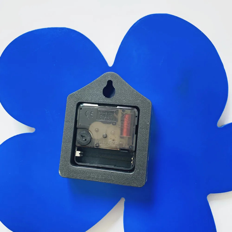 Geometrische Wanduhr Holz Blau – Stilvolles Design für Ihr Zuhause 5