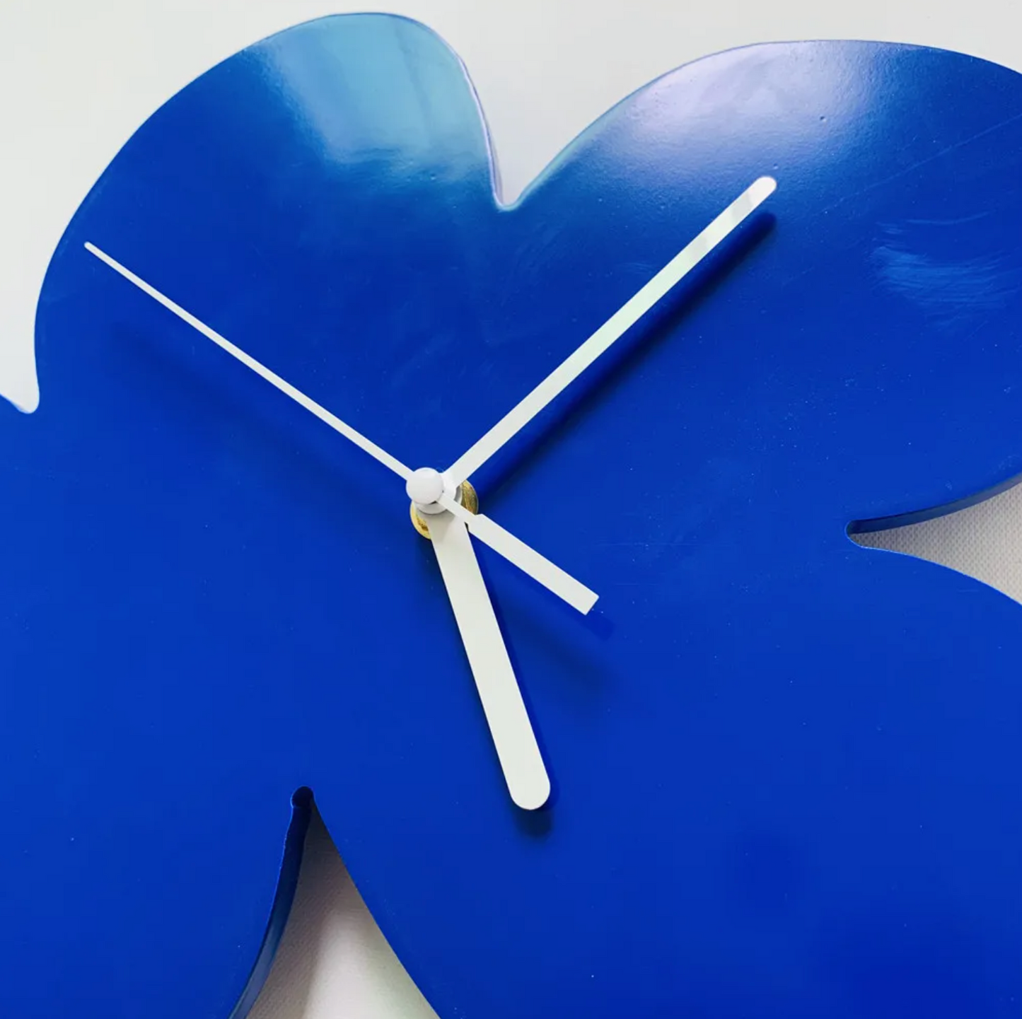 Geometrische Wanduhr Holz Blau – Stilvolles Design für Ihr Zuhause 7