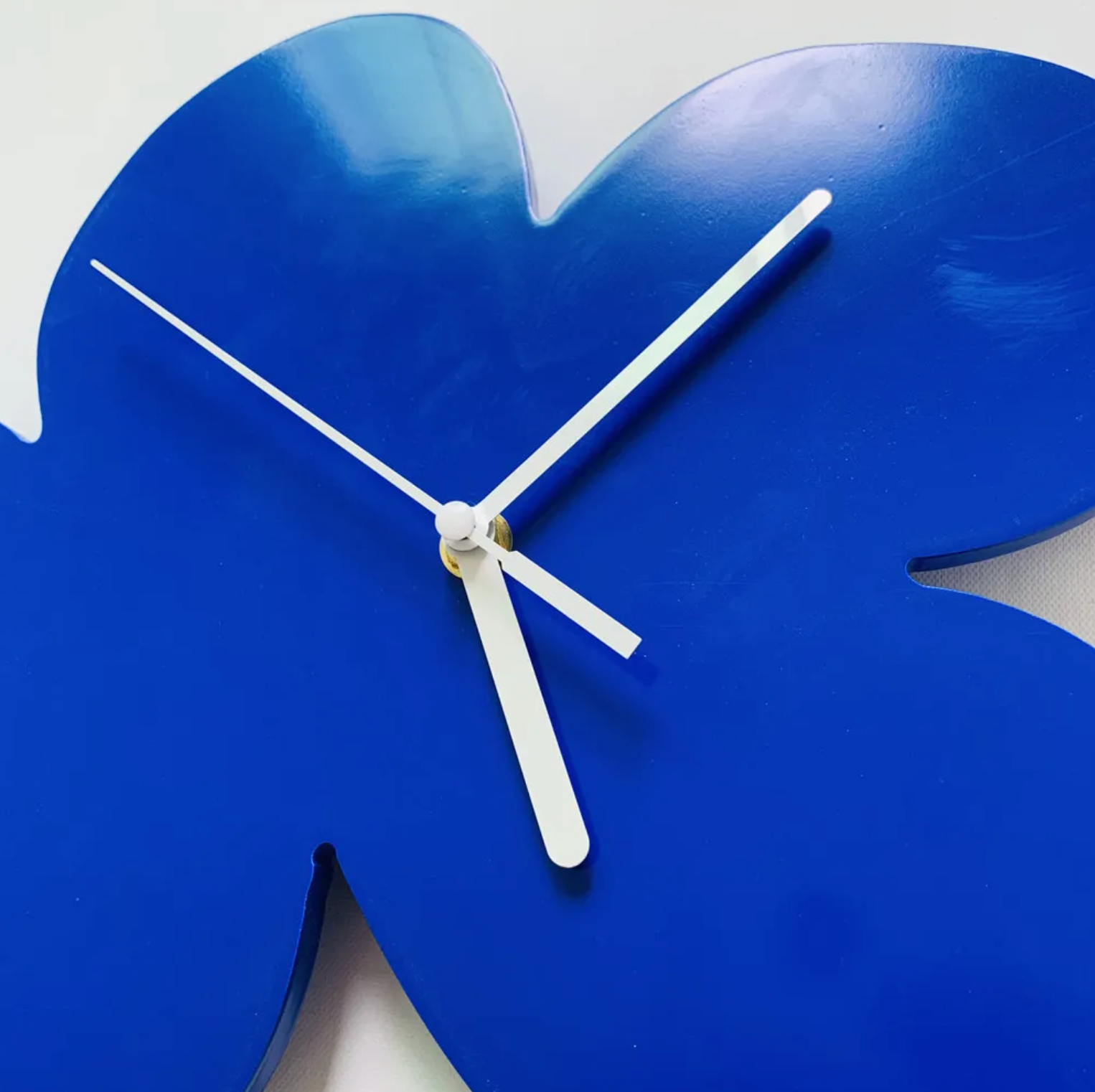 Geometrische Wanduhr Holz Blau – Stilvolles Design für Ihr Zuhause 7