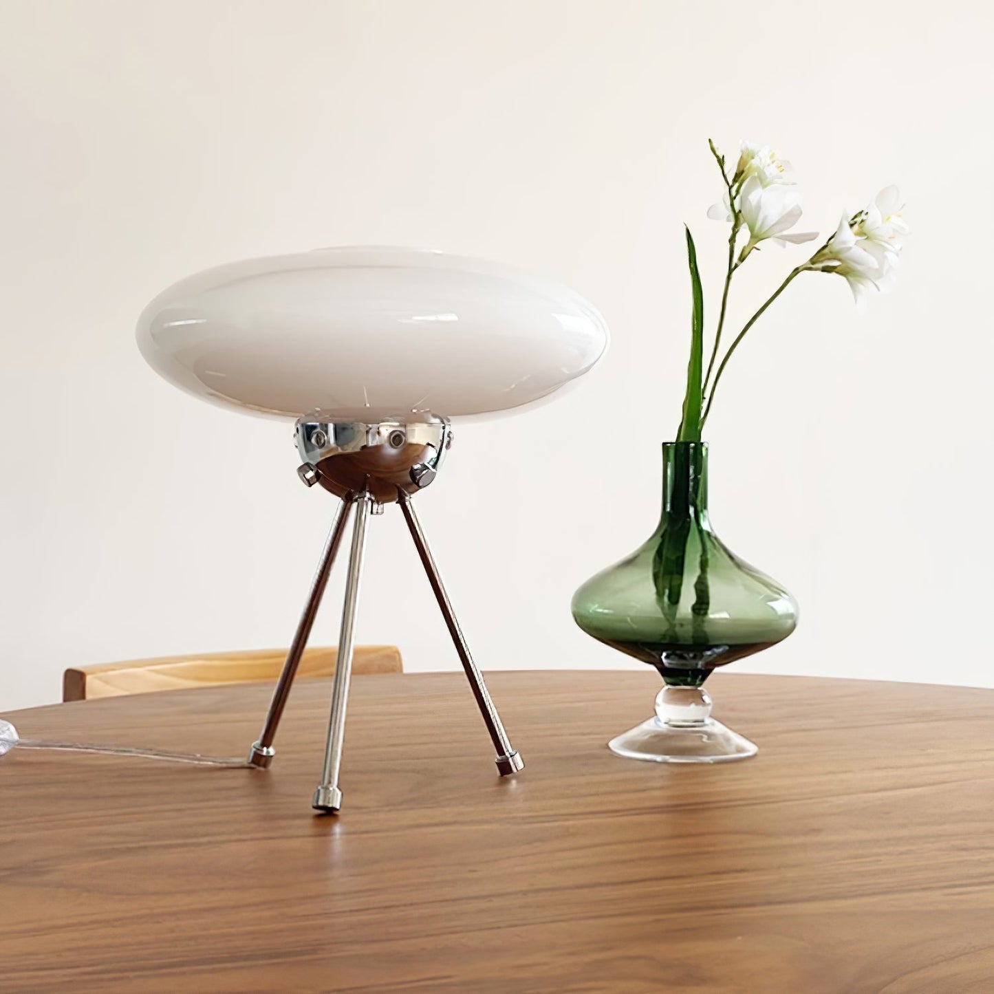 Glas UFO Tischlampe – Elegante Beleuchtung für Stilvolle Räume 1