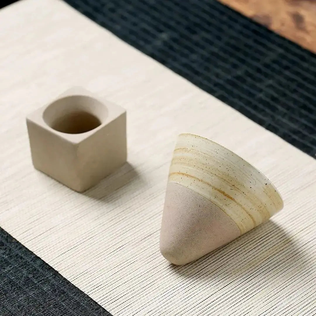 Handgefertigte Kegelförmige Espressotasse – Elegantes Japanisches Design für Genuss 7