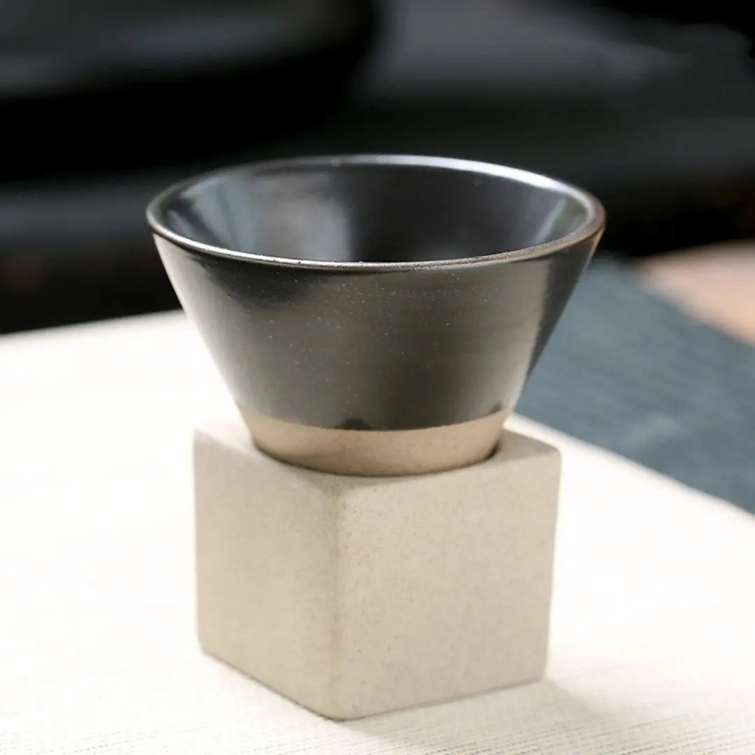 Handgefertigte Kegelförmige Espressotasse – Elegantes Japanisches Design für Genuss 8