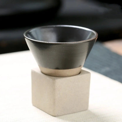 Handgefertigte Kegelförmige Espressotasse – Elegantes Japanisches Design für Genuss 8
