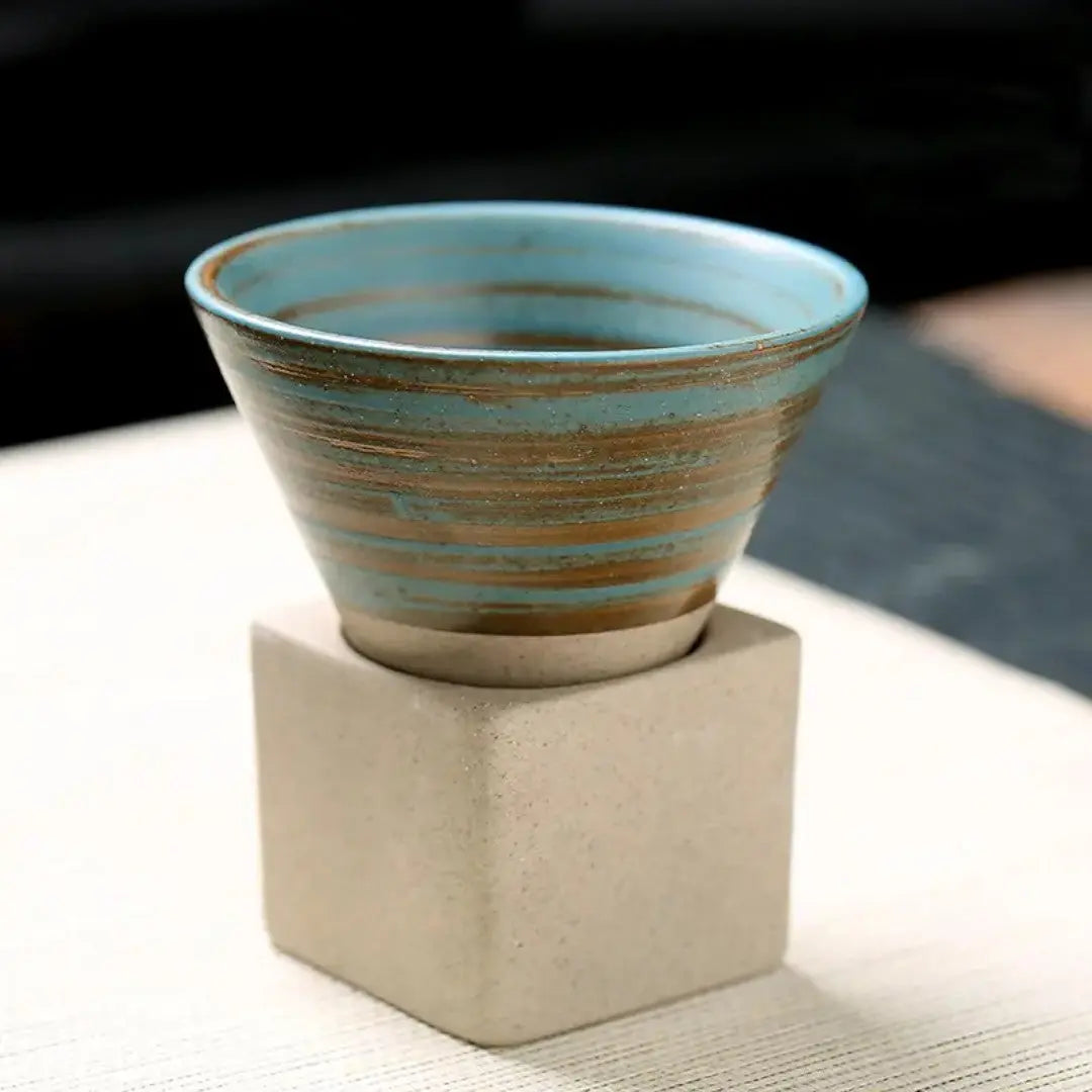 Handgefertigte Kegelförmige Espressotasse – Elegantes Japanisches Design für Genuss 9