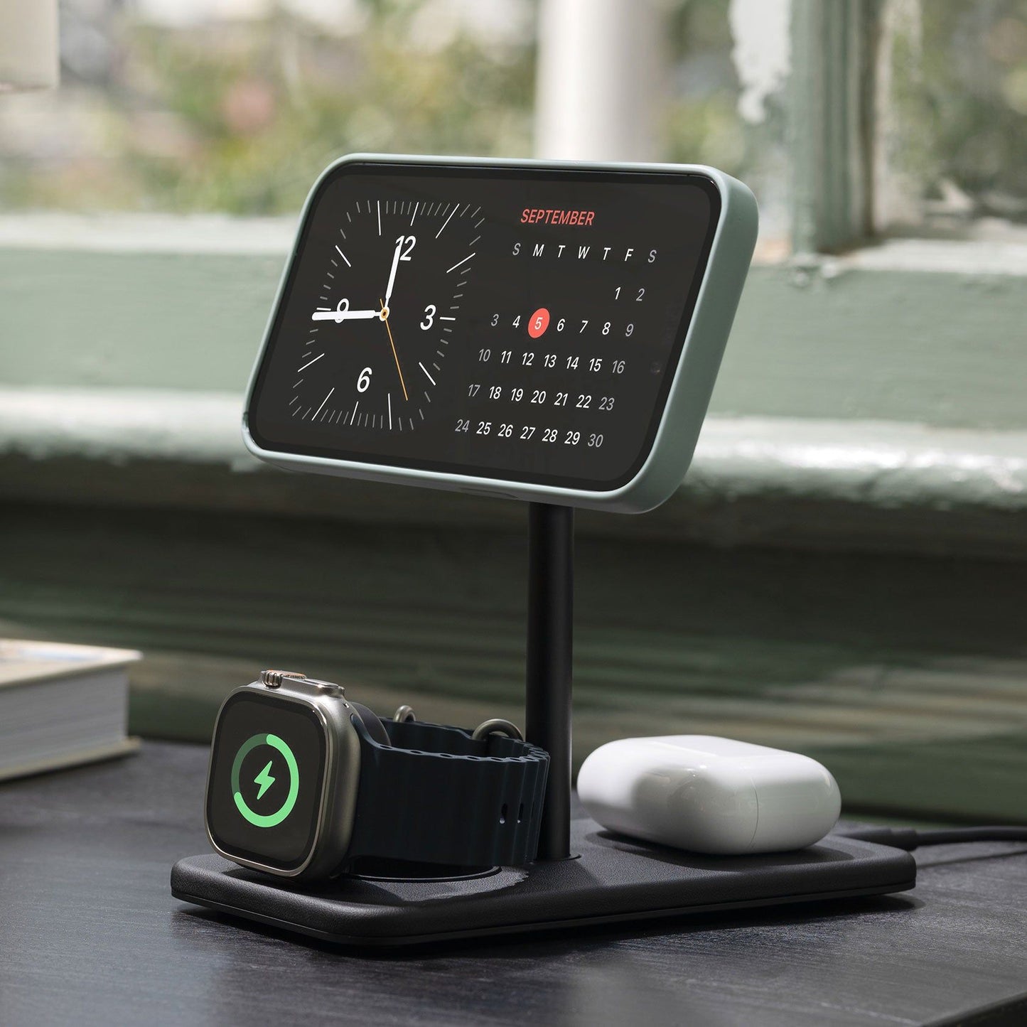 HiRise 3 Deluxe Ladegerät – Elegantes 3-in-1 Design für Ihr iPhone 1