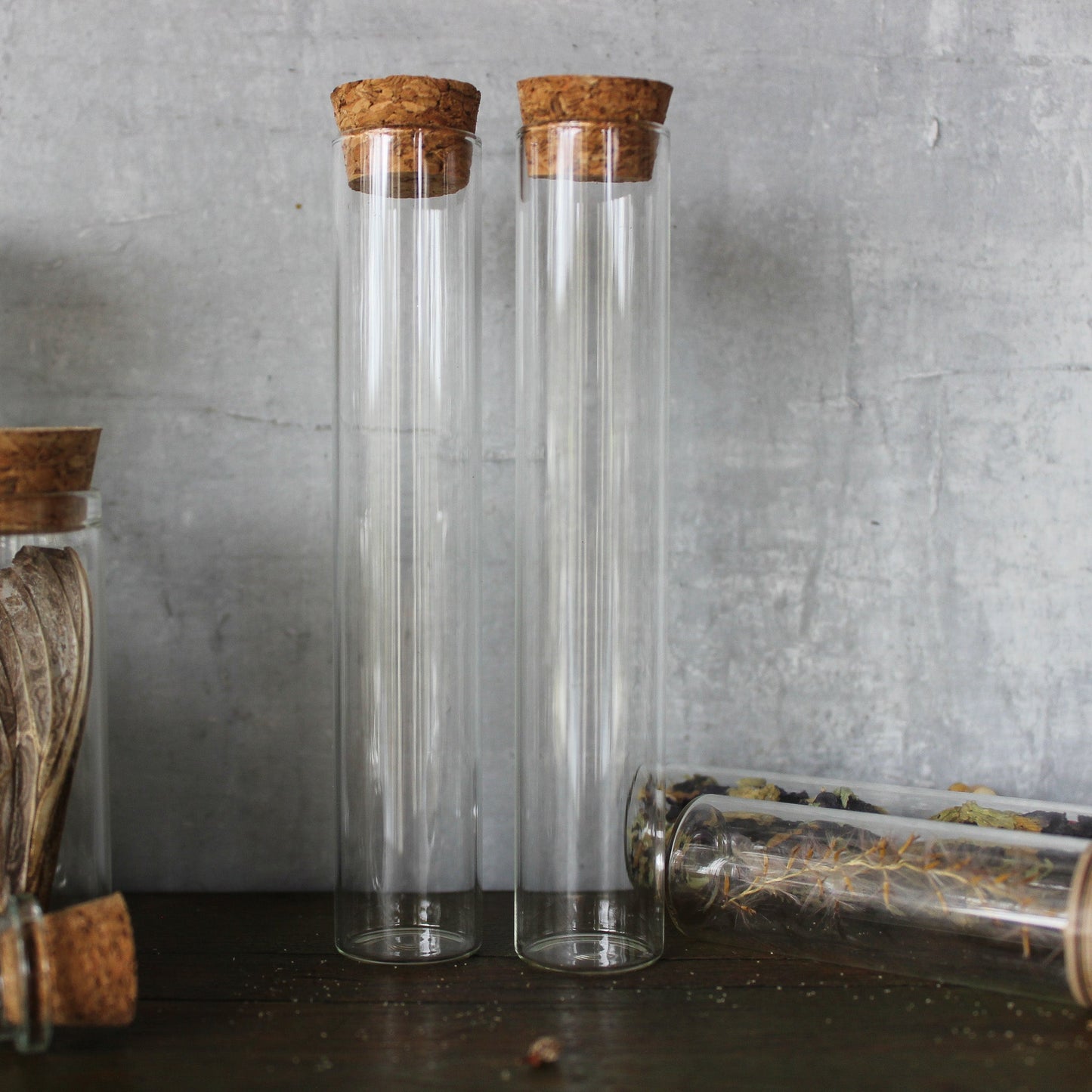 Kleine Glasflasche Mit Korkstopfen – Stilvolle Präsentation Für Ihre Schätze 7
