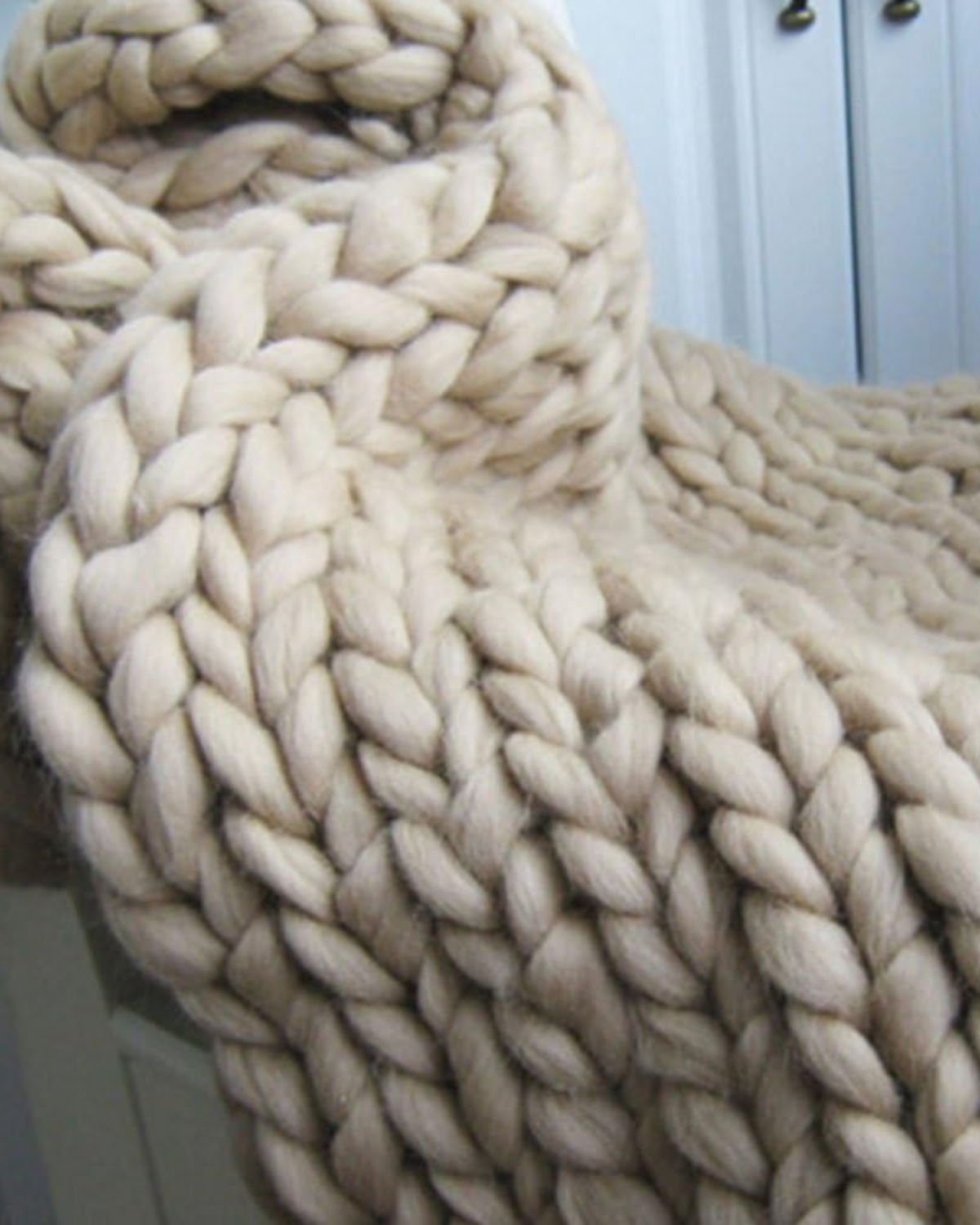 La Maille Majestueuse – Handgefertigte Kuscheldecke für Ultimative Eleganz 3