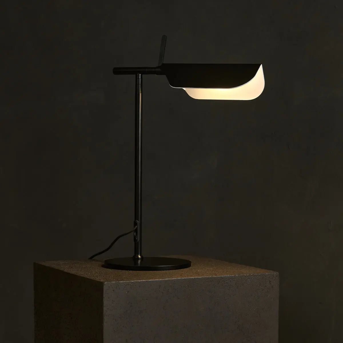 Marcello Kommodenlampe Schwarz Metall – Stilvolle Beleuchtung Für Jedes Zuhause 4