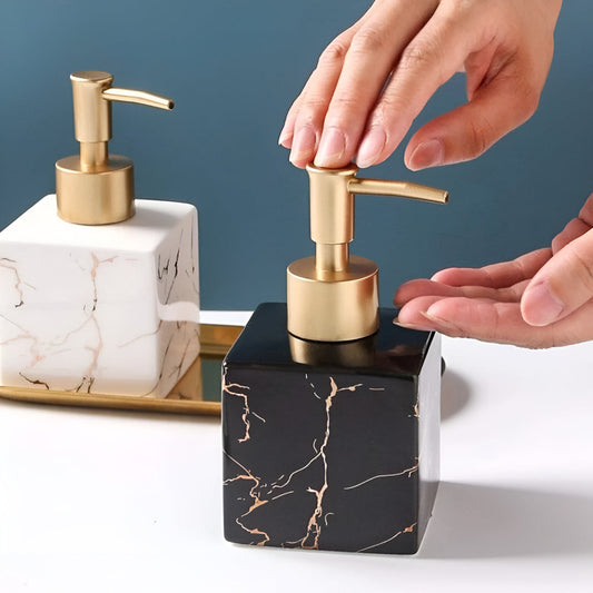 Marmor Seifenspender Mattgold – Elegante Badezimmerakzentuierung 1