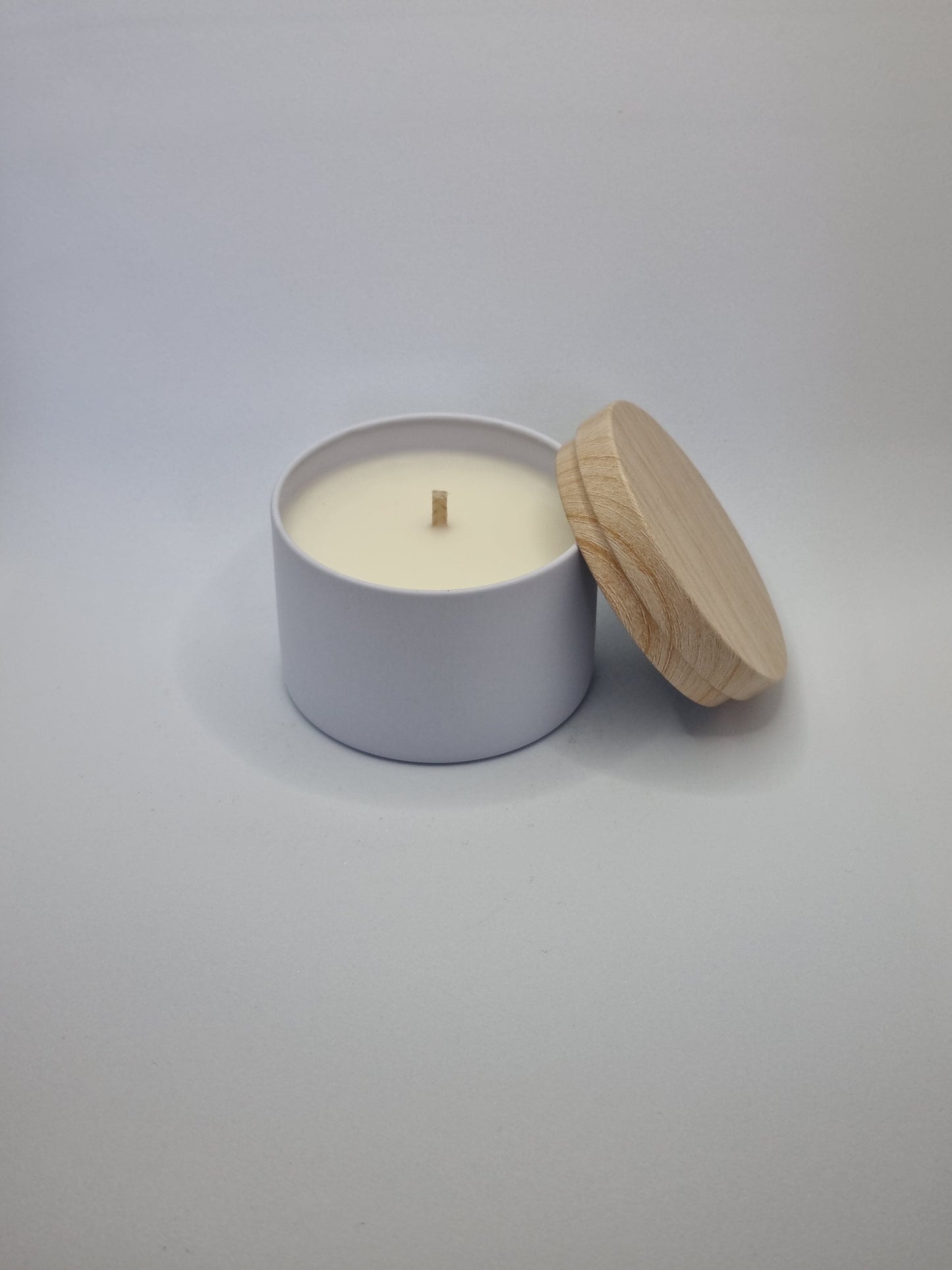 Minimalistische Duftkerze in Metalldose – Elegante Atmosphäre für Ihr Zuhause 3