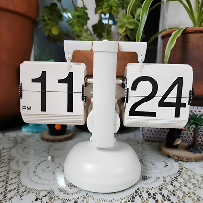 **Minimalistische Flip Uhr** – Stilvolle Zeitmessung mit Retro-Charme 1