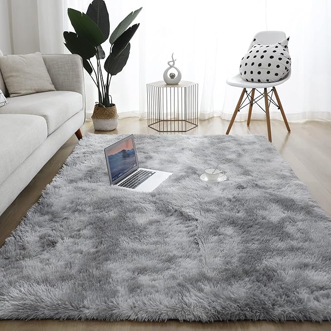 Mittelteppich Aus Grauem Kunstpelz – Weiche Eleganz Für Ihr Wohnzimmer 0