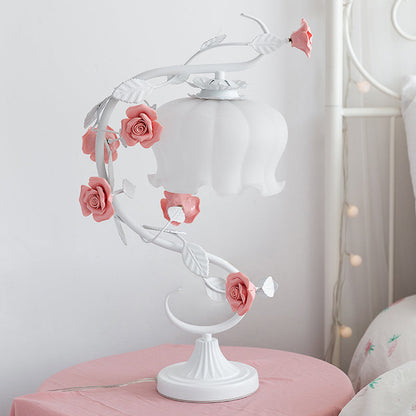 **Pastorale Tischlampe mit Keramikrosette** – Elegante Nachttischbeleuchtung 2