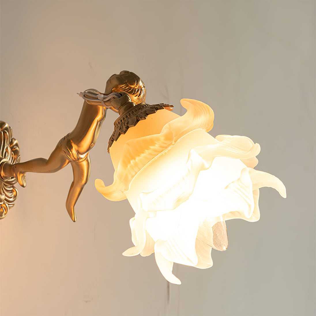 Putti Statuetten Brass Wandlampe – Elegante Lichtquelle Für Stilvolles Ambiente 3