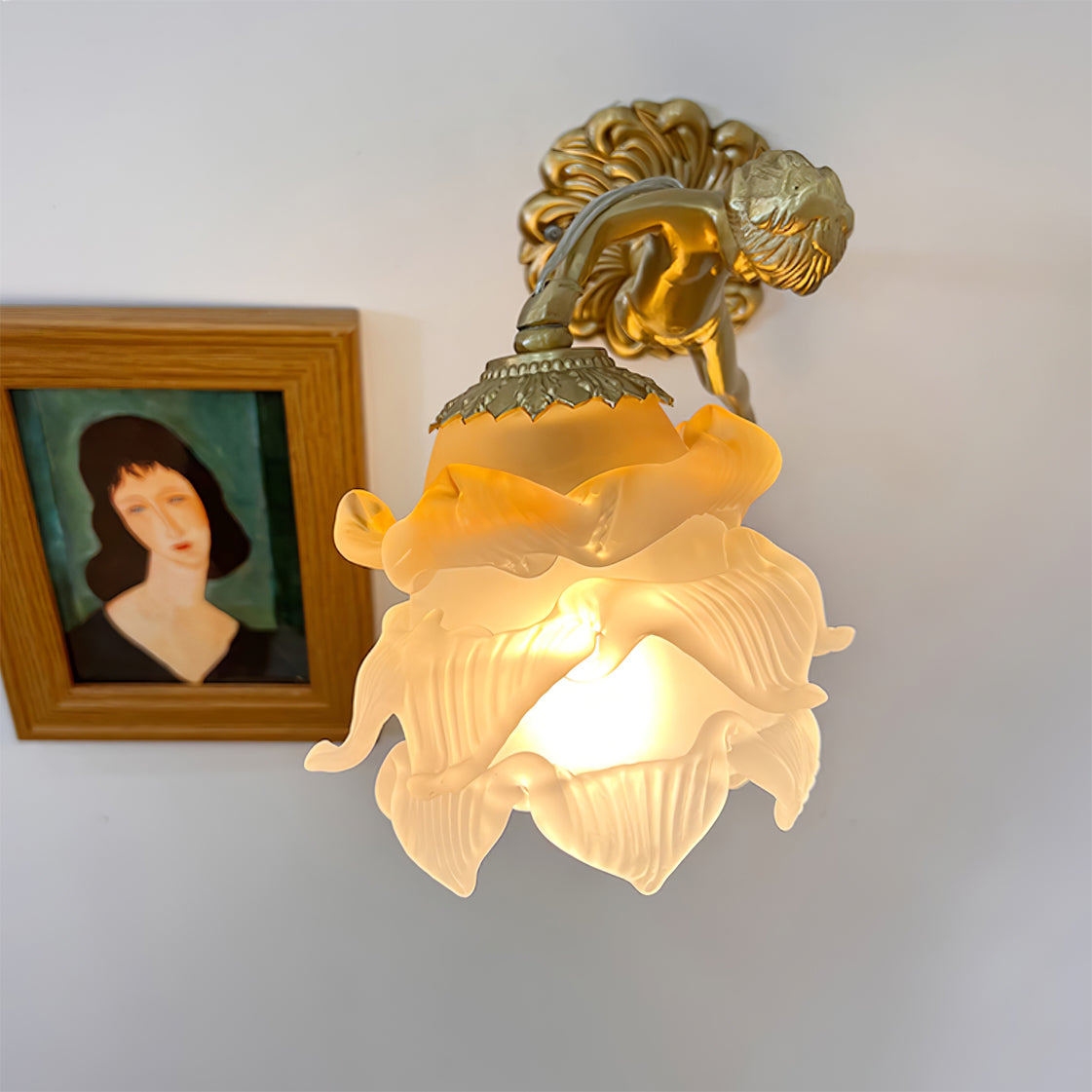 Putti Statuetten Brass Wandlampe – Elegante Lichtquelle Für Stilvolles Ambiente 4