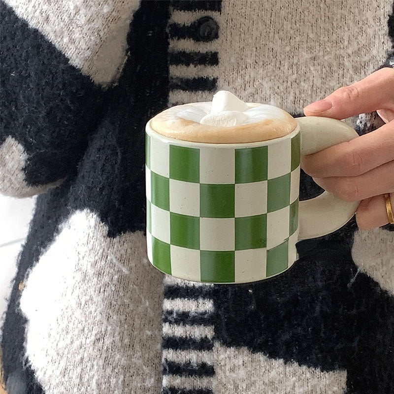 Retro-Keramikbecher Grün Schachbrettmuster – Einzigartiger Stil für Jeden Tag 2