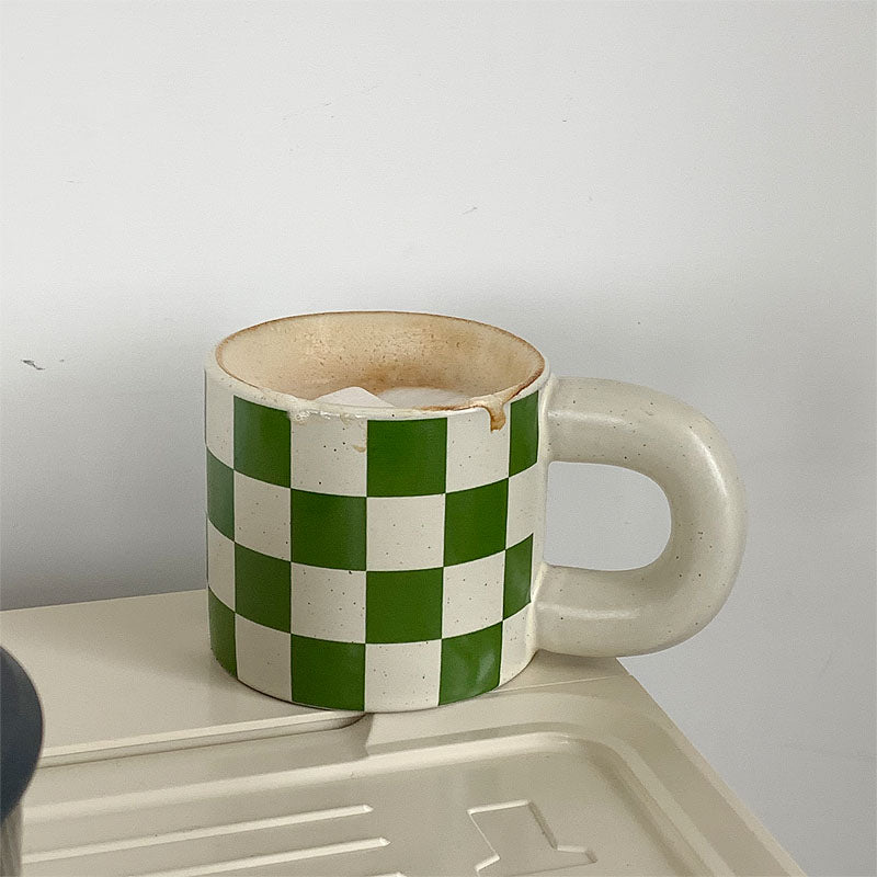 Retro-Keramikbecher Grün Schachbrettmuster – Einzigartiger Stil für Jeden Tag 4