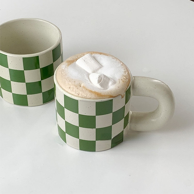 Retro-Keramikbecher Grün Schachbrettmuster – Einzigartiger Stil für Jeden Tag 5