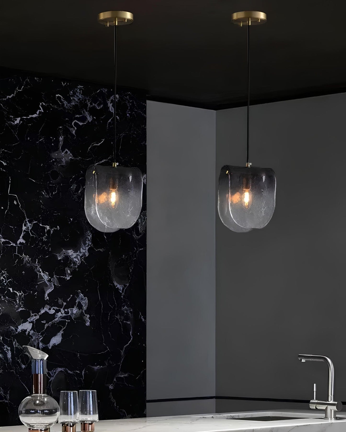 **SCHWIMMENDES GLAS – Poetische Lichtgestaltung für Ihr Zuhause** 2