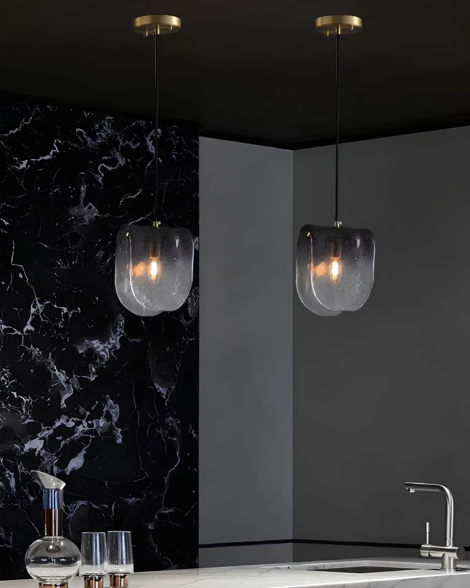 **SCHWIMMENDES GLAS – Poetische Lichtgestaltung für Ihr Zuhause** 2