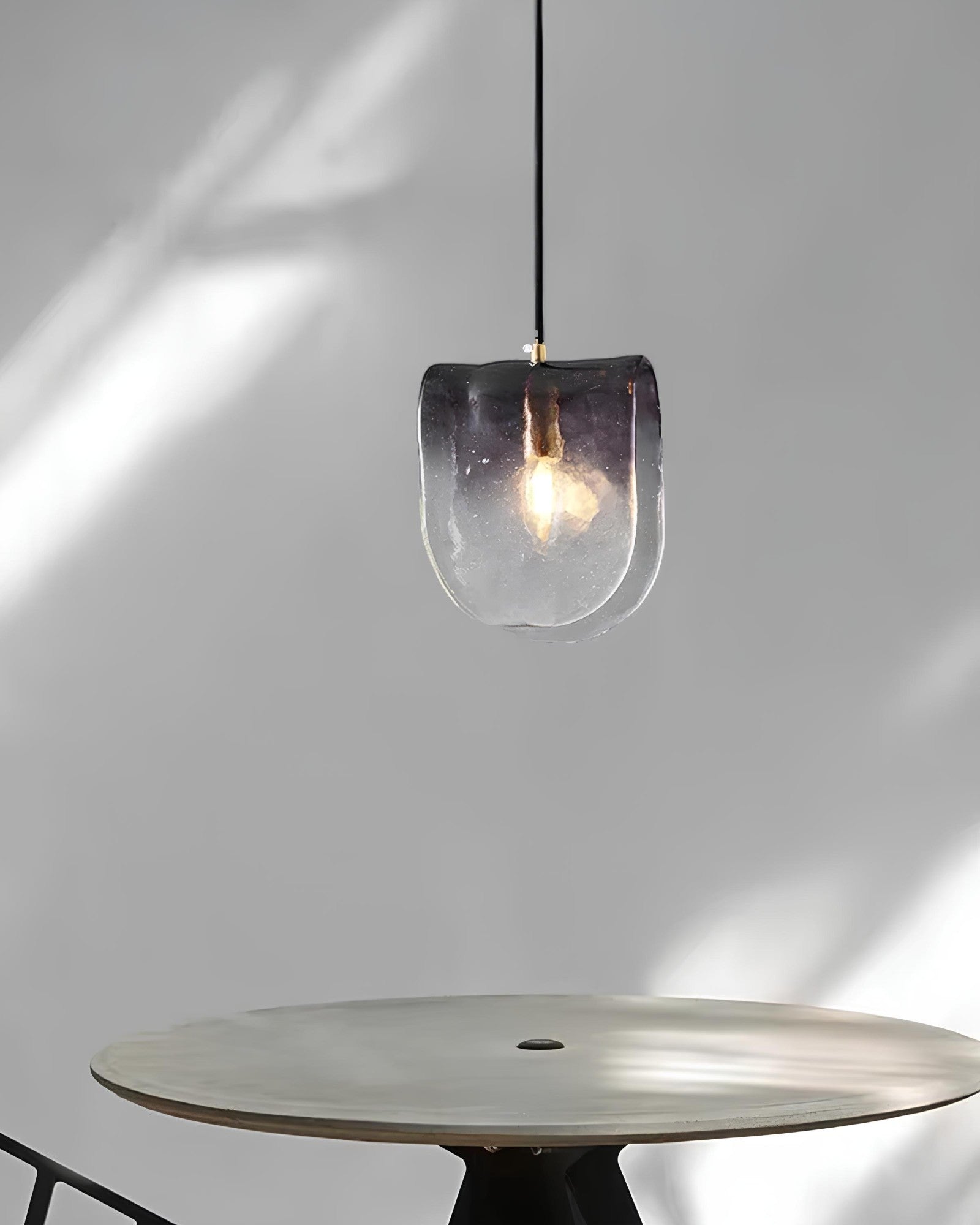 **SCHWIMMENDES GLAS – Poetische Lichtgestaltung für Ihr Zuhause** 5