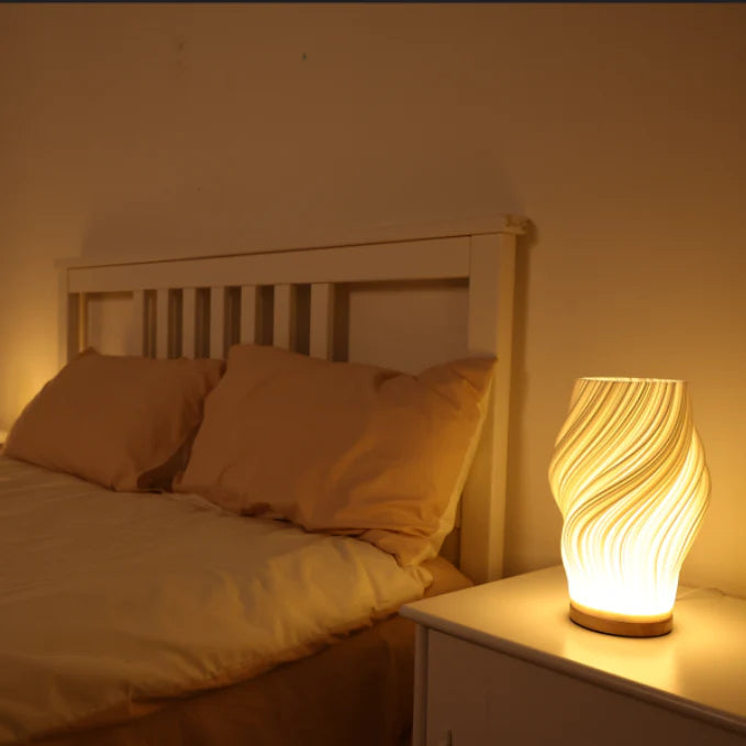 Schicke Spiral-Nachtlichtlampe Gestreifter Schirm – Elegantes Warmes Licht für Modernen Stil 3