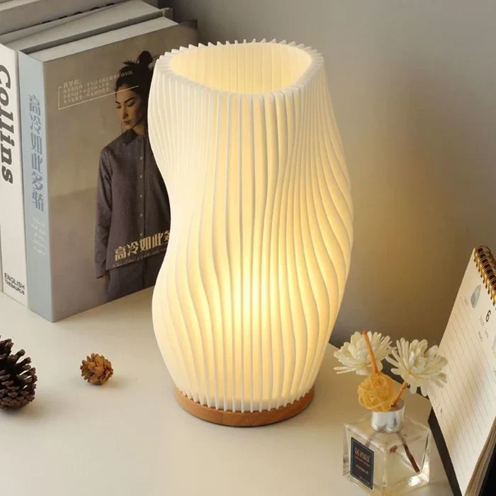 Schicke Spiral-Nachtlichtlampe Gestreifter Schirm – Elegantes Warmes Licht für Modernen Stil 9